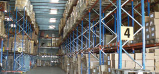 Notre entrepôt de 5000 m² nous permet de garder en stock toutes vos marchandises et de vous assurer un service logistique de grande qualité